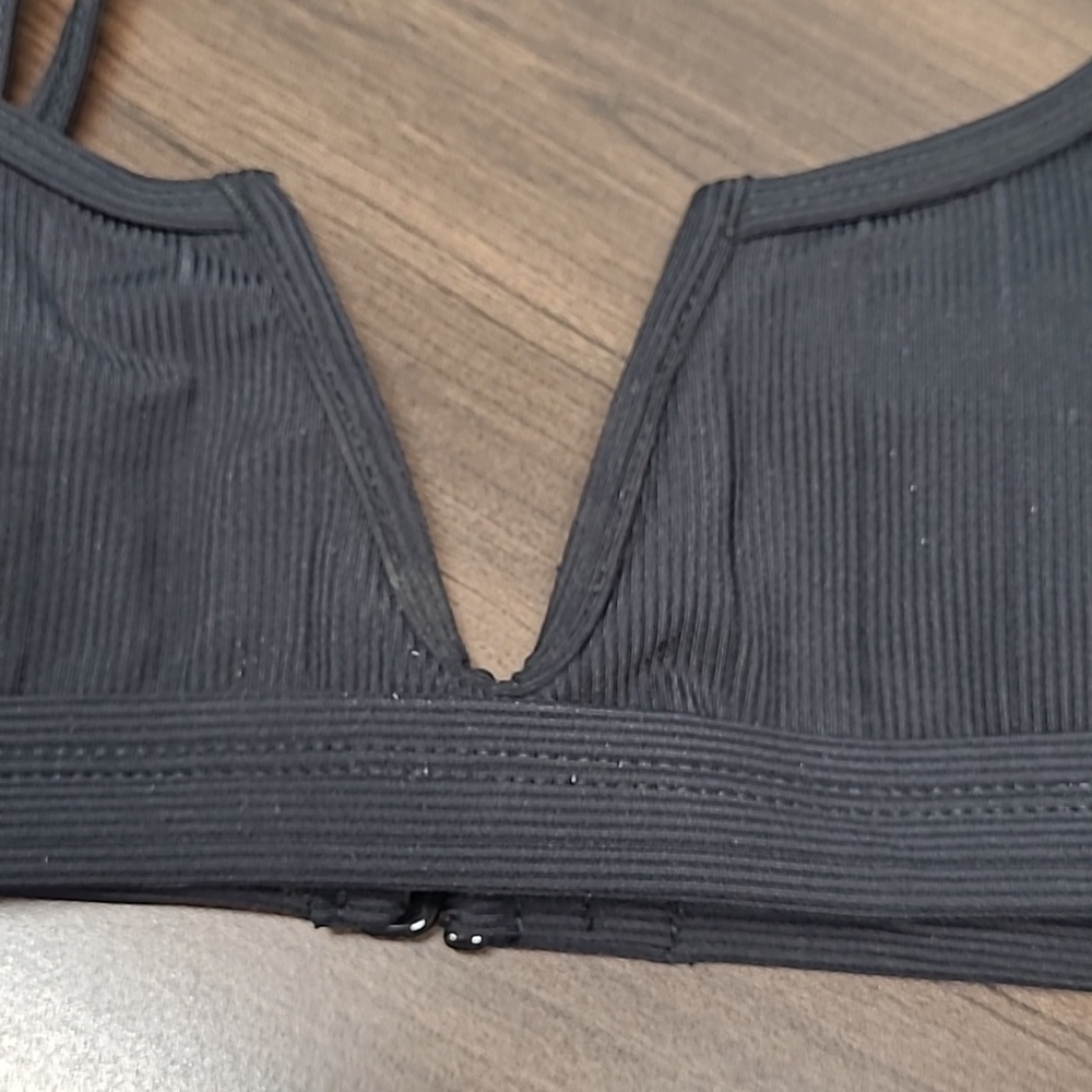 Simons Size M Black Ribbed Bikini Top - Picture 5 of 8